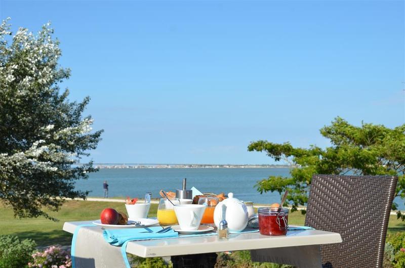 Hotel Et Spa Les Cleunes Oleron 圣特罗让莱班 外观 照片